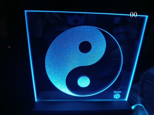 Spiegelbild beleuchtet - , in